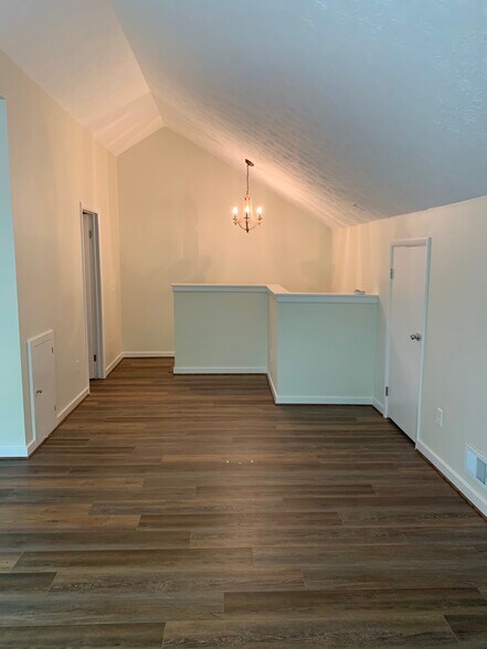 Building Photo - 152 Wintergreen Way