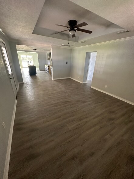 Building Photo - 222 E 38th St