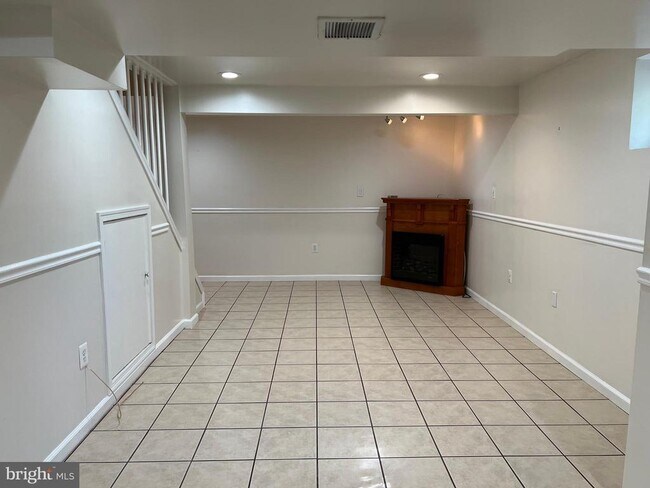 Building Photo - 9502 Tregaron Pl
