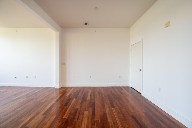 Building Photo - 55 Mallory Ave