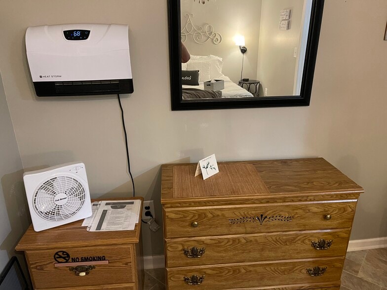 Building Photo - 220 Pearson Dr