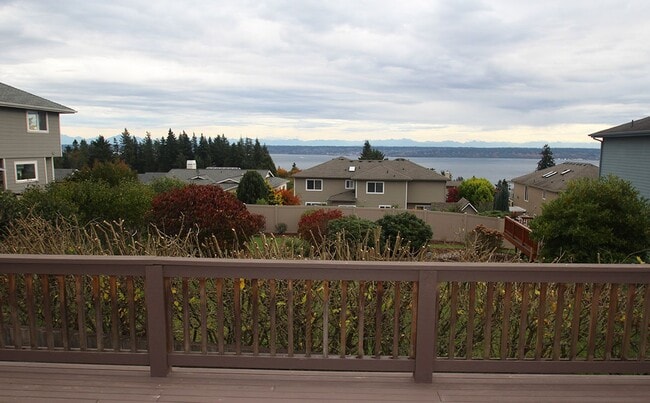 Building Photo - UPDATED CHAFFEY 4 BEDROOOM KINGSTON HOME F...