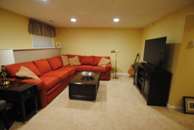 Building Photo - 81 Barrington Ave