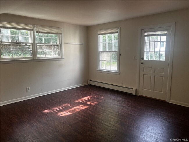 Primary Photo - 14 Oyster Bay Road