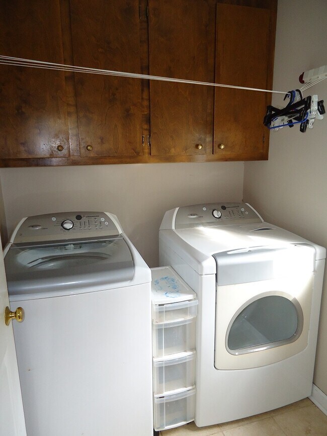 Building Photo - 805 Durango Ct