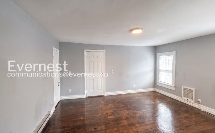 Building Photo - 32 Woodlawn Dr