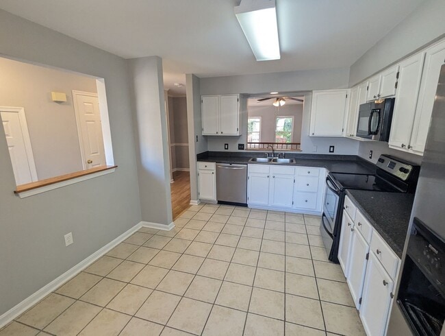 Building Photo - END UNIT townhouse in Ballenger Creek neig...