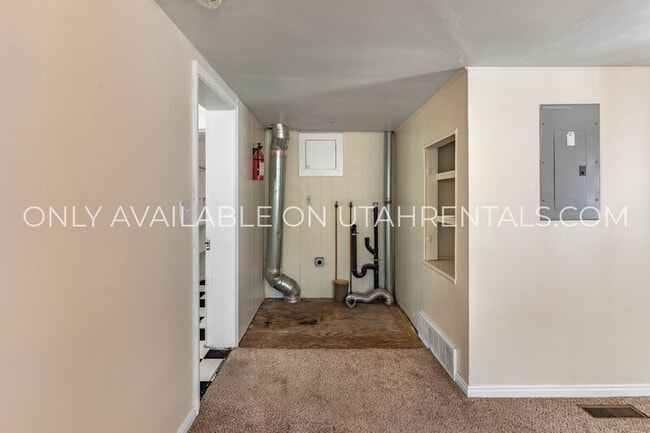 Building Photo - 10470 S Columbine Cir