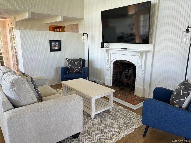 Building Photo - 1 Watersedge Dr