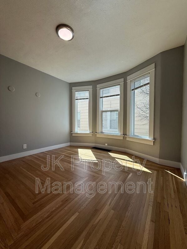 Building Photo - 913 5th Ave N