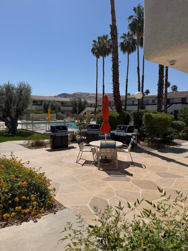 Building Photo - 1950 S Palm Canyon Dr