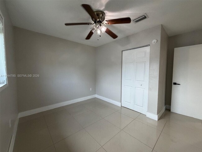 Building Photo - 9920 Jamaica Dr