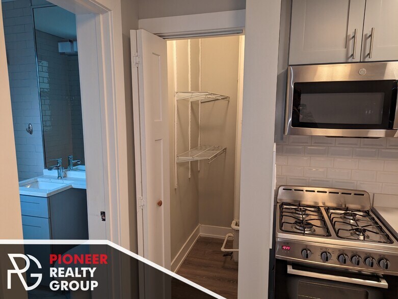 Building Photo - 501 W Belmont Ave