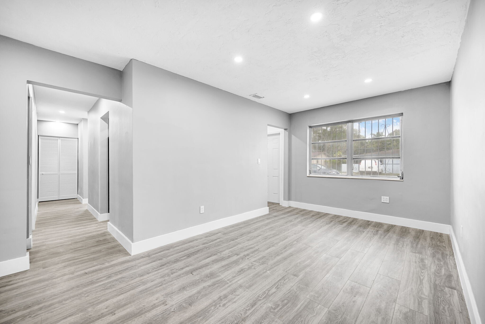 Building Photo - 643 NE 149th St