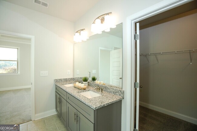 Building Photo - 452 Hellen Vly Dr