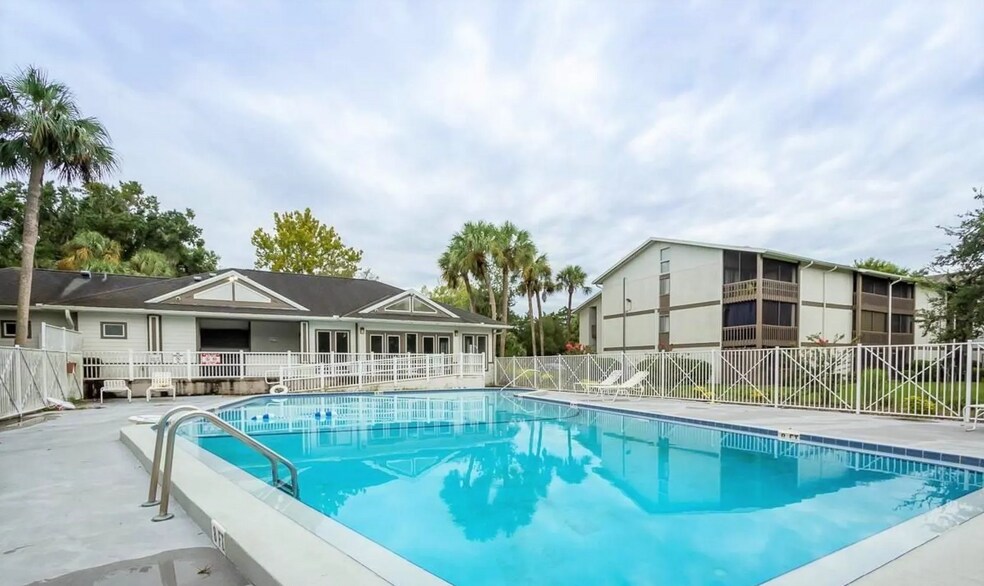 Pool - 6519 W Newberry Rd