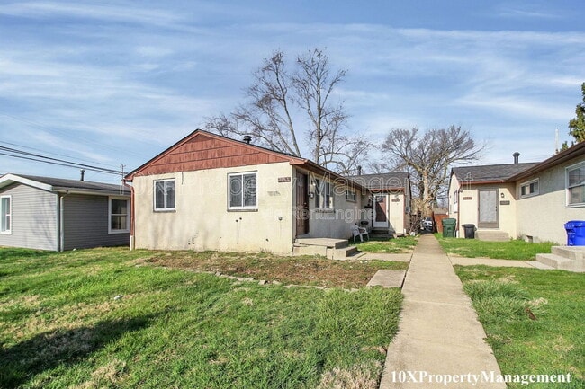 Building Photo - 2459 Hiawatha St