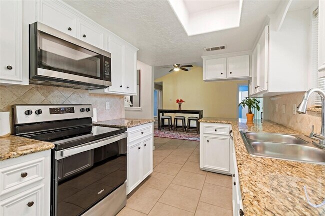 Building Photo - 4518 N Heron Dr