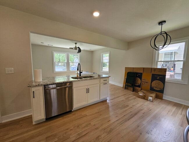 Building Photo - 2818 Vaulx Ln