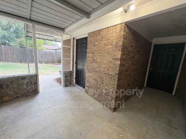 Building Photo - 634 Southern Pines Dr