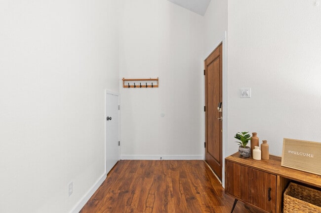 Building Photo - 800 S 1st St