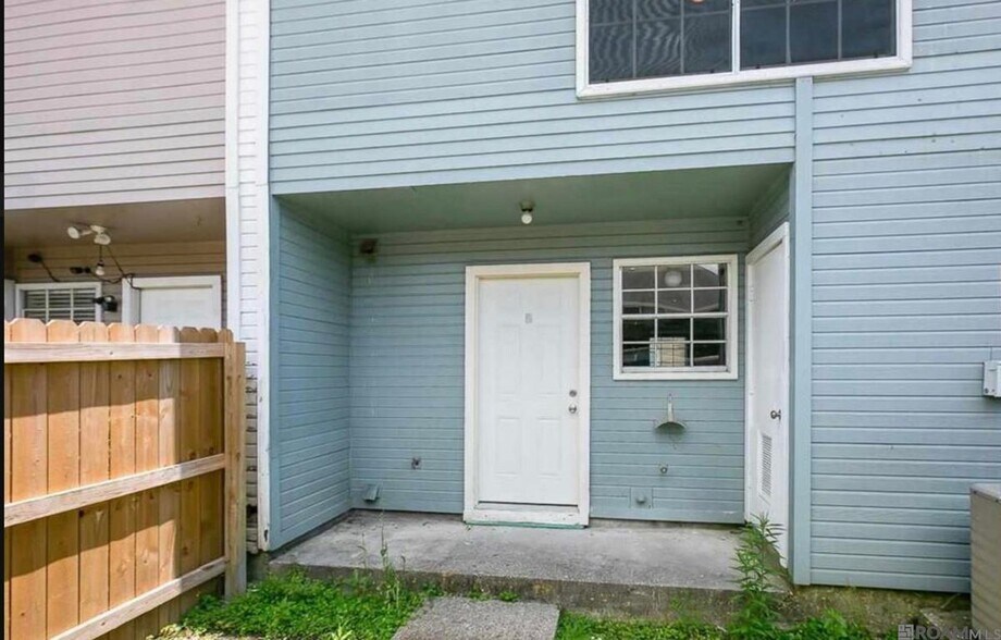 Building Photo - 1757 Boulevard De Province