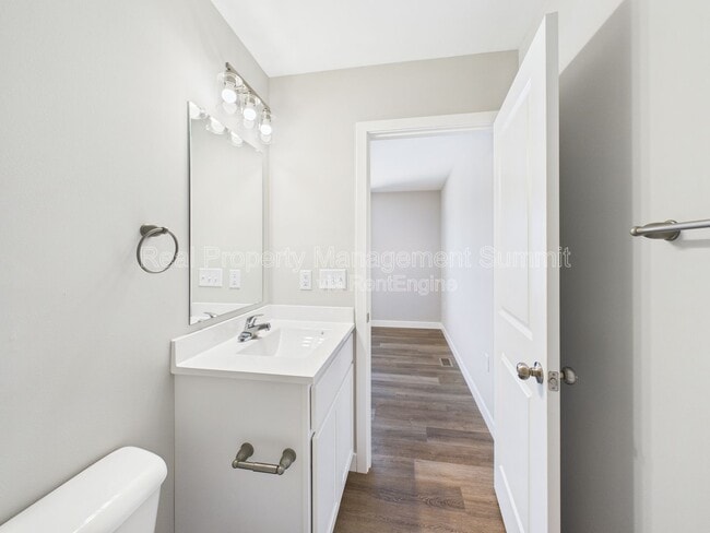 Building Photo - 1420 Circle Dr