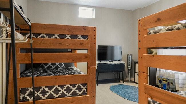 Building Photo - 15955 Bayview Dr NE