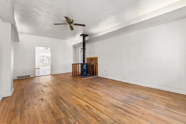 Building Photo - Old Town Lafayette Location! 4 bedrooms! Huge garage!