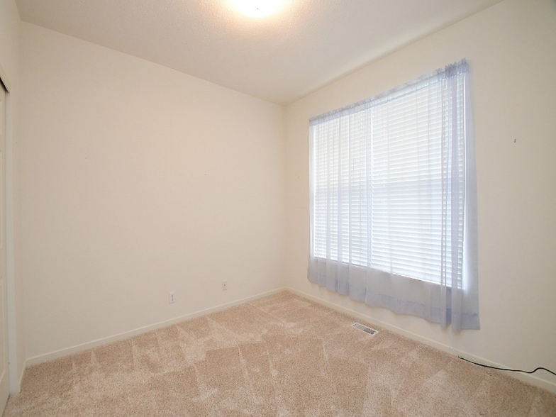Building Photo - 5018 S 194th Ave