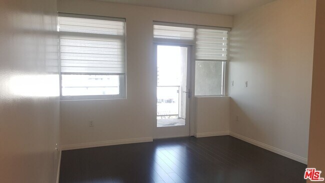 Building Photo - 3785 Wilshire Blvd