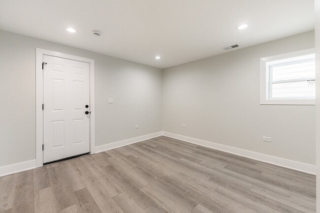 Building Photo - 4129 N Oketo Ave