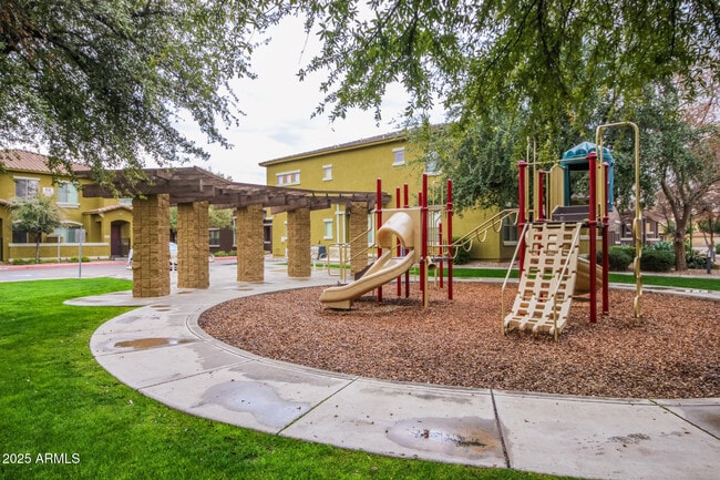 Building Photo - 15240 N 142nd Ave