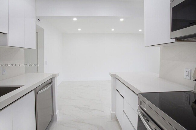 Building Photo - 13250 SW 7th Ct