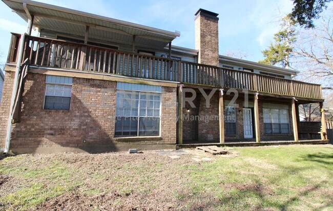 Building Photo - Fabulous 2-Story 5/2.5/2 Adjacent to Creek In DeSoto For Rent!