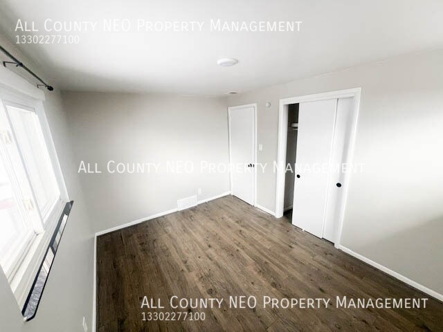 Building Photo - 1737 Portage Trail