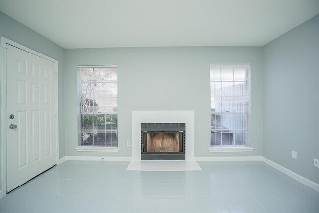 Building Photo - 7400 Bellerive Dr