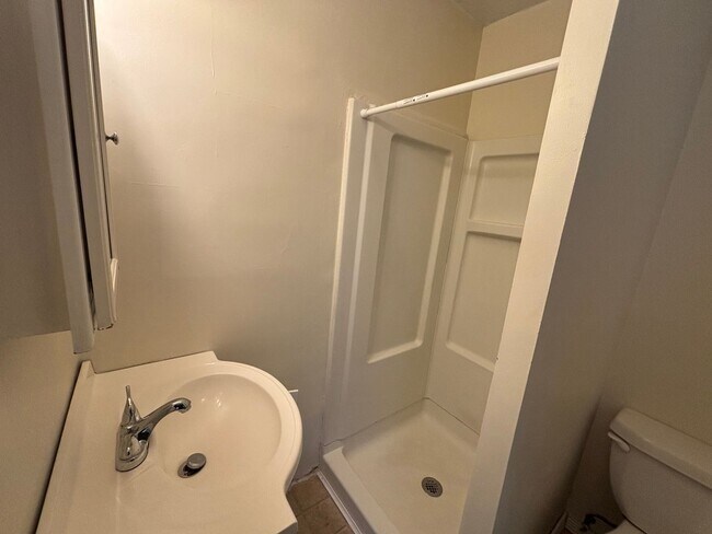 Building Photo - nbr638