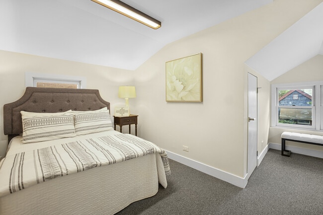 Building Photo - 2541 N 76th Ave