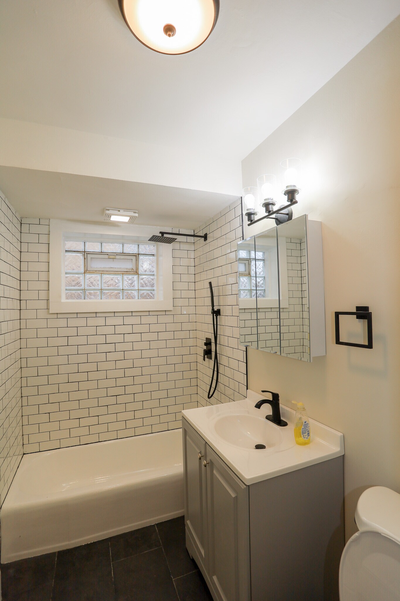 Building Photo - 9016 Lamon Ave