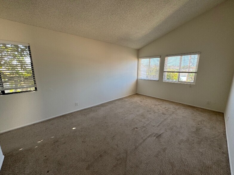 Building Photo - 1904 Harriman Ln