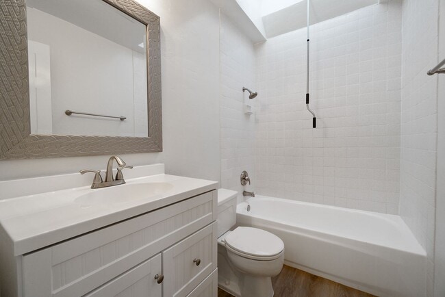 Building Photo - Stunning Waterfront Townhome in Huntington Beach!