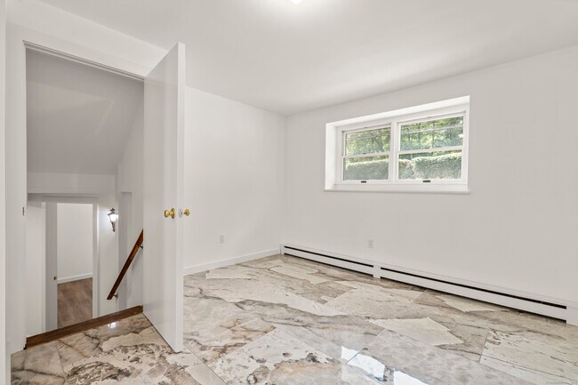 Building Photo - 3840 Black Rock Tpke