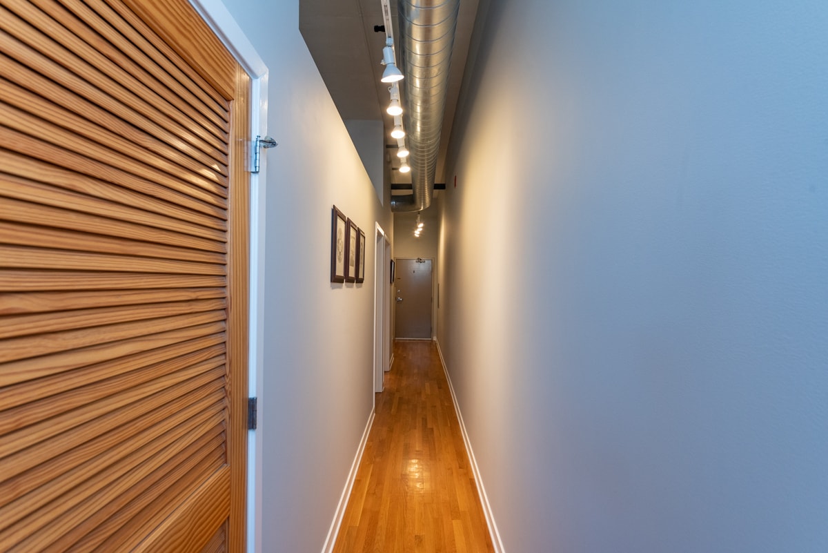 Building Photo - 1224 W Van Buren St