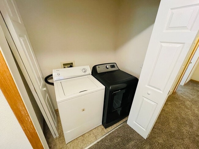 Building Photo - 3 bed 2 bath house for rent in South Lake Tahoe