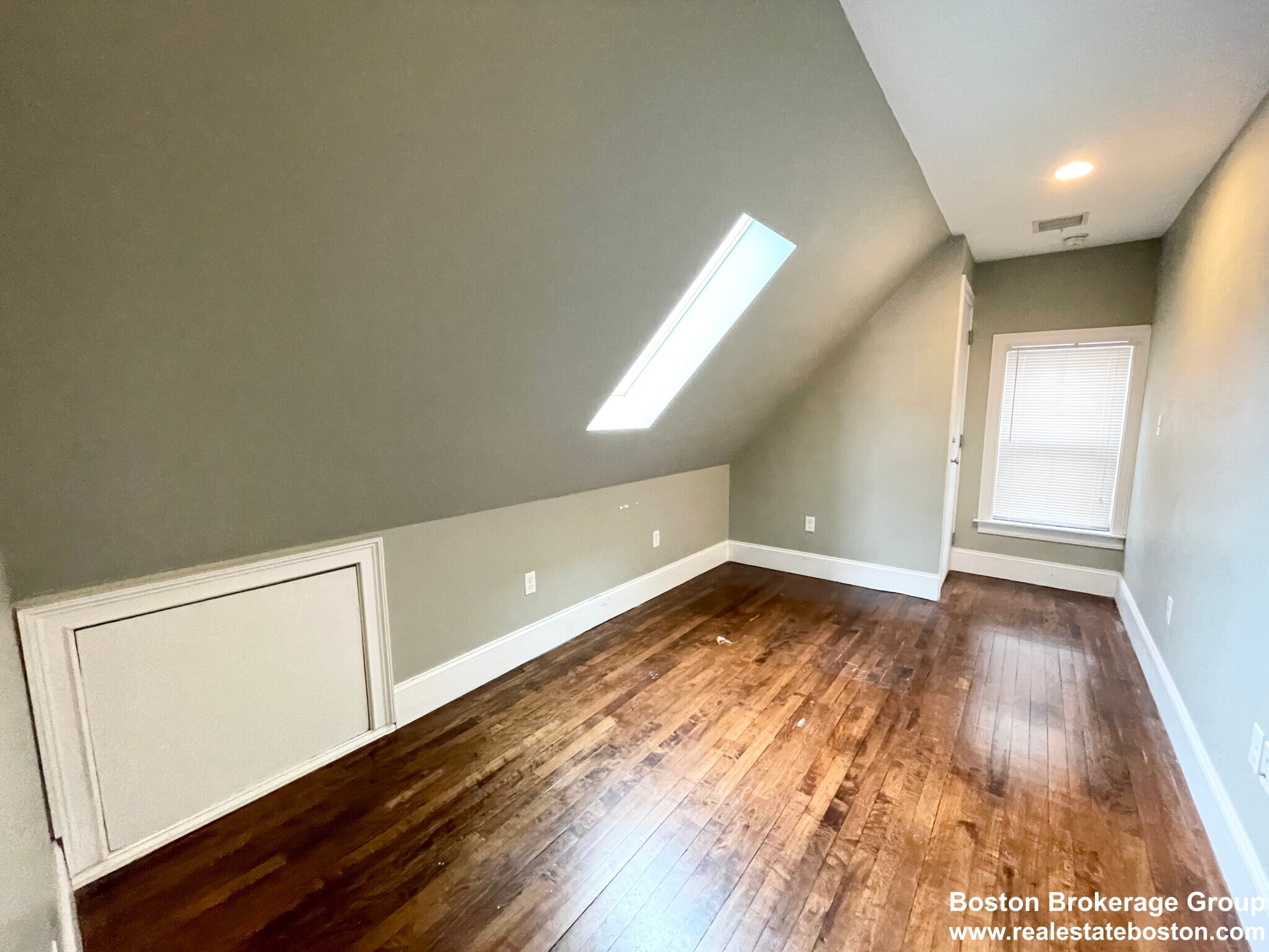 Building Photo - 178 Hillside St