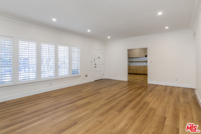 Building Photo - 1114 S Orange Dr