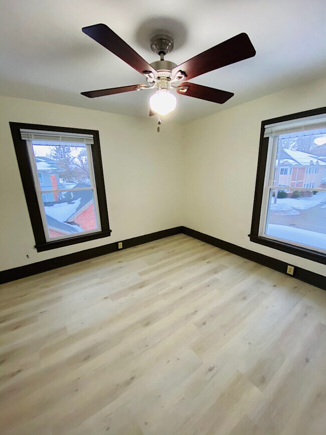 Building Photo - 420 N Dubuque St