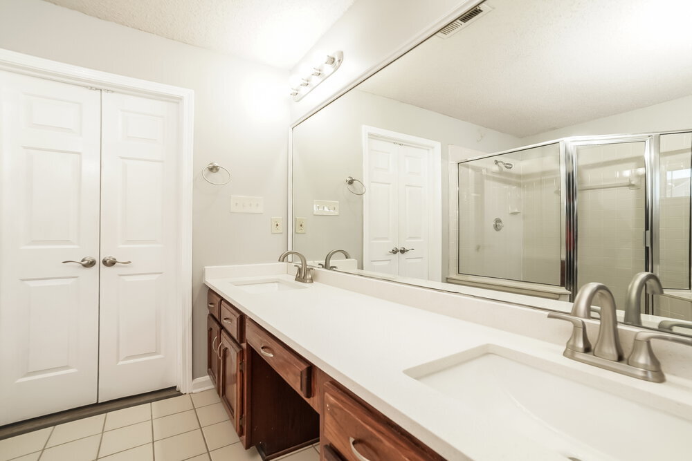 Building Photo - 4599 Meadow Cliff Dr