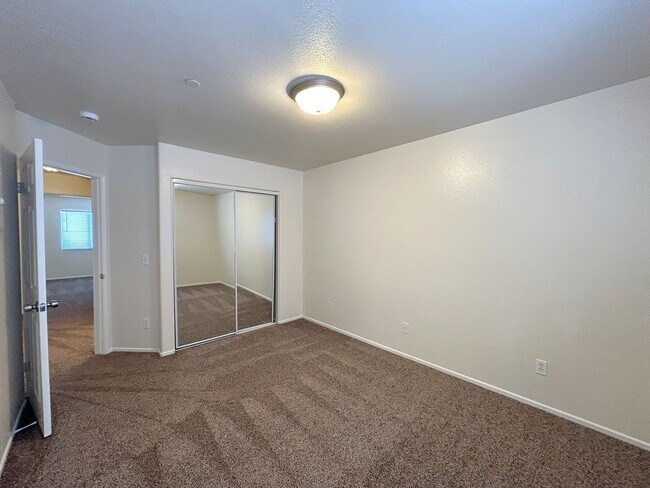 Building Photo - Two-Story 3-Bedroom Condo in Orange Gardens HOA!